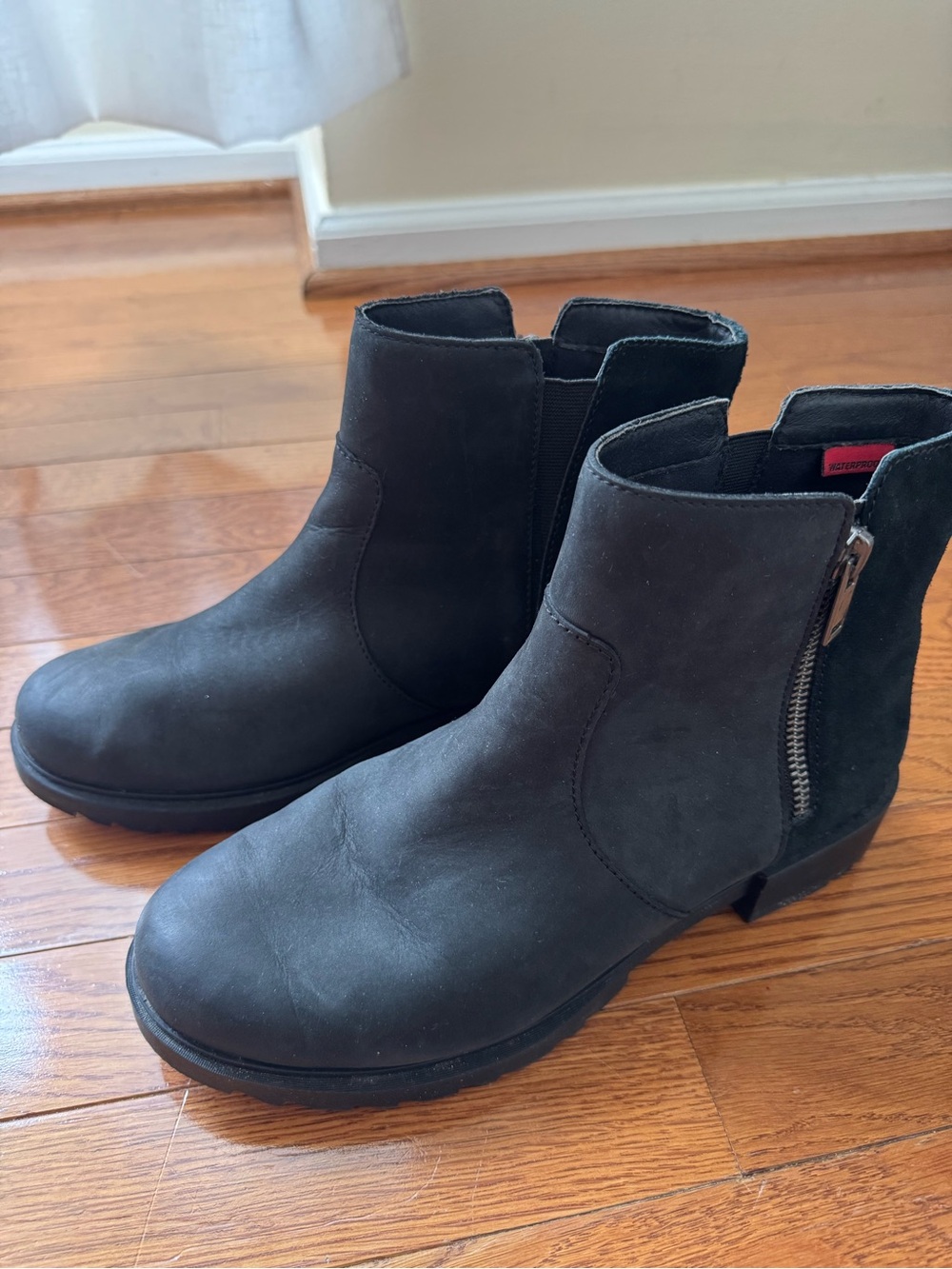 SOREL Waterproof Black Leather Zip-Up Boots - Size 9 - Picture 2 of 5
